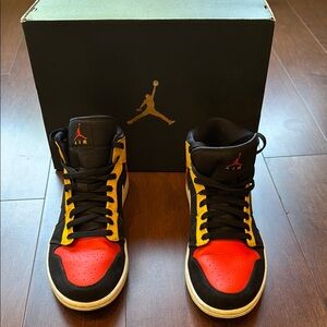 Air Jordan 1 Mid SE ‘Amarillo’ Sneakers - Orange and Black